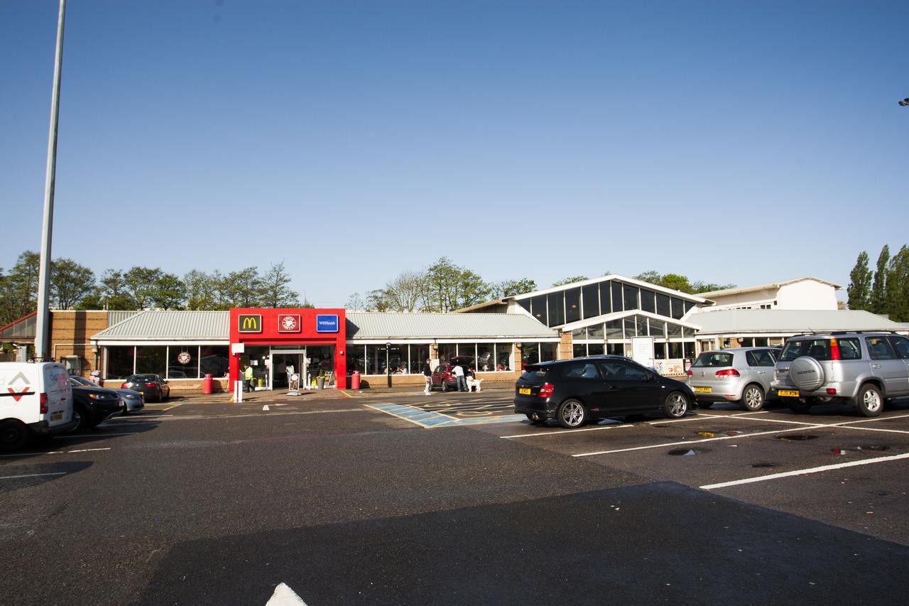 Days Inn Watford Gap Crick  Exterior photo